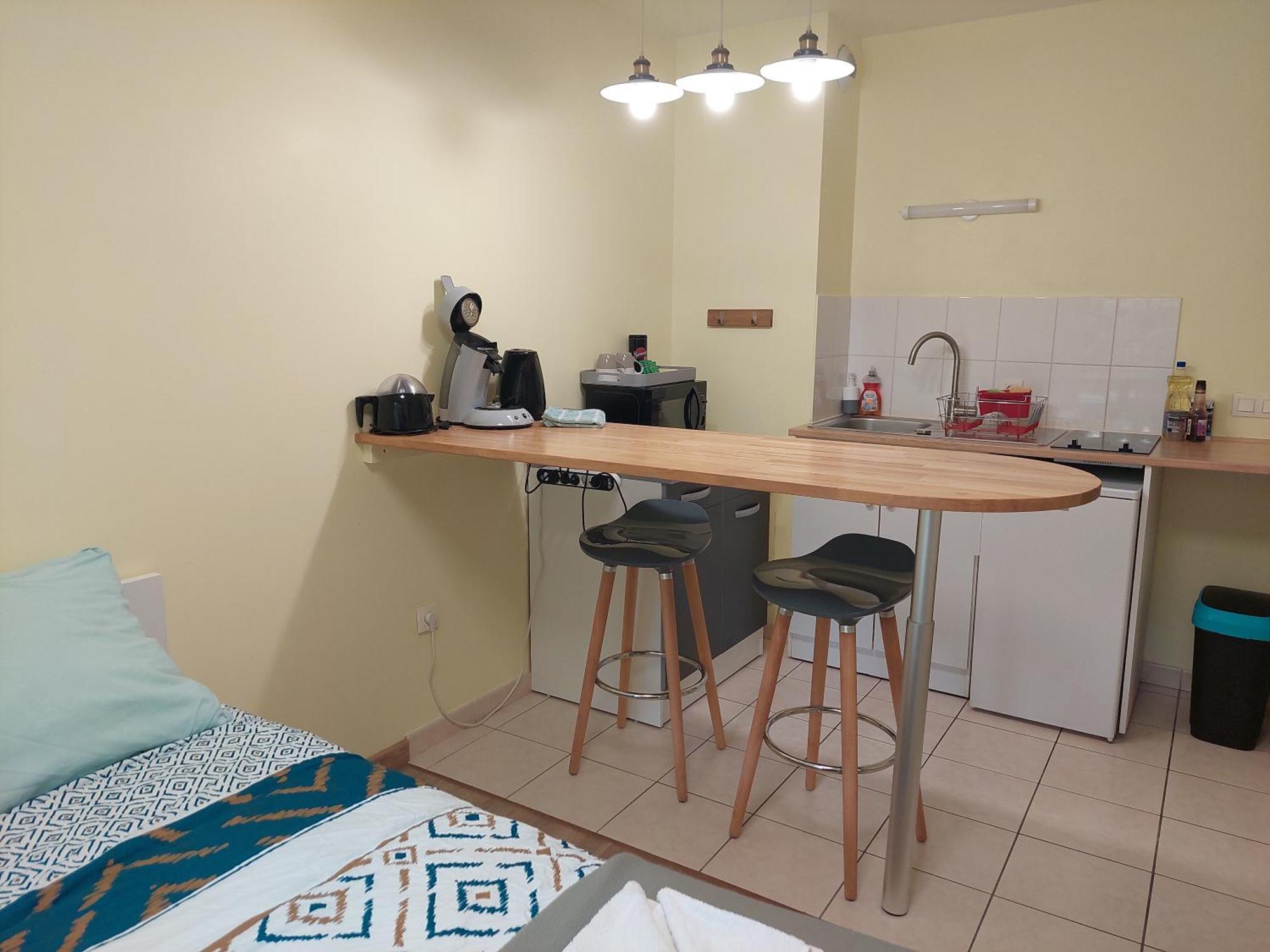 Bonvallet - Studio Paisible Et Chaleureux Avec Balcon أميا المظهر الخارجي الصورة